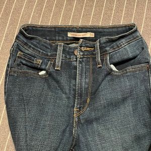 Women’s Levi’s 721 high rise skinny jeggings. Size 25